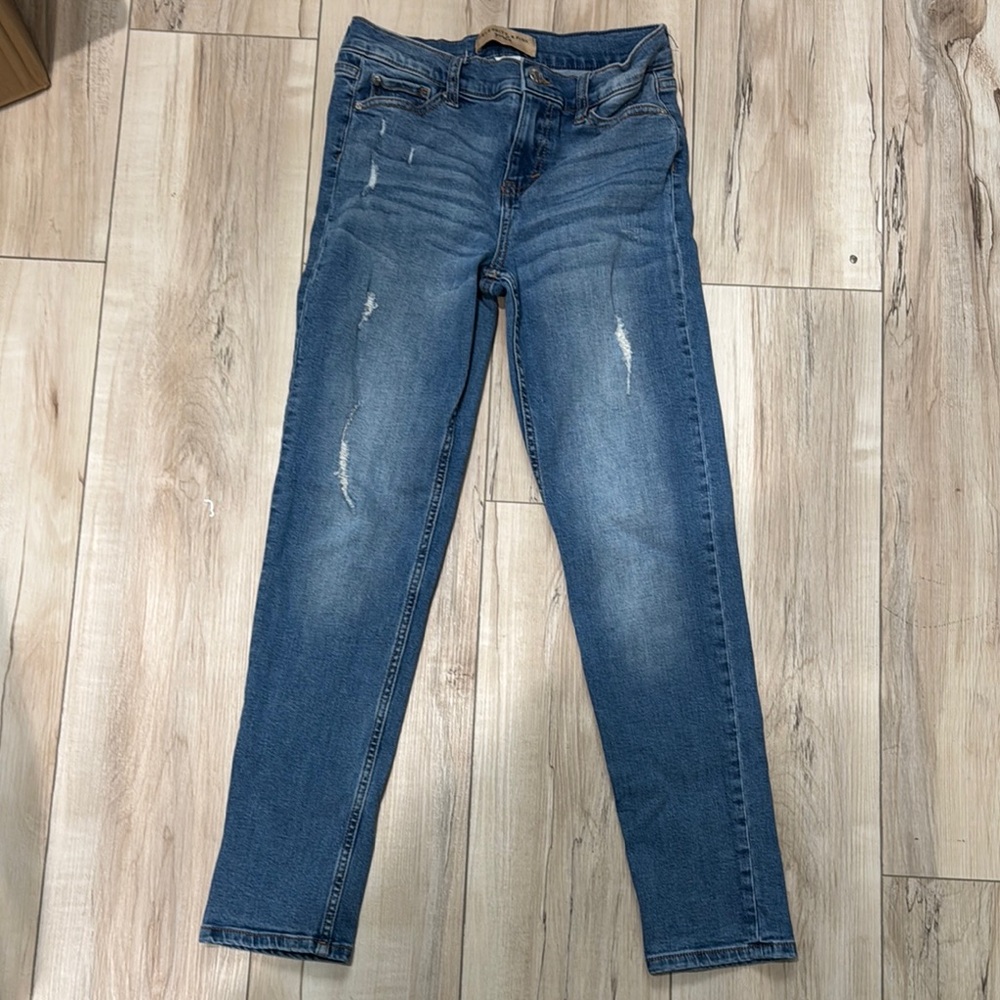 Girls size 16 Celebrity Pink distressed skinny jeans. EUC